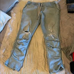 Divided fitted jogger jeans